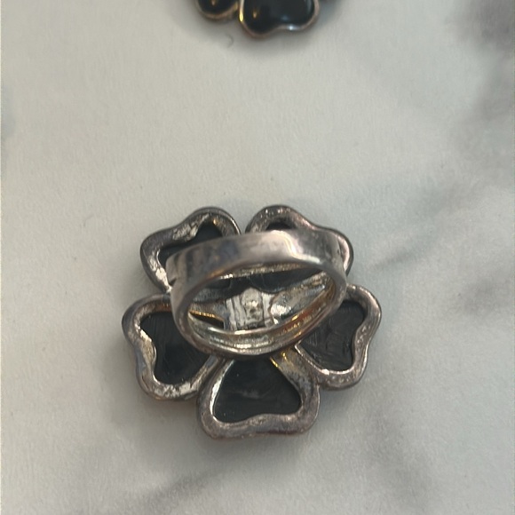 Pre owned- Elegant Black Flower Jewelry Set - Picture 9 of 16